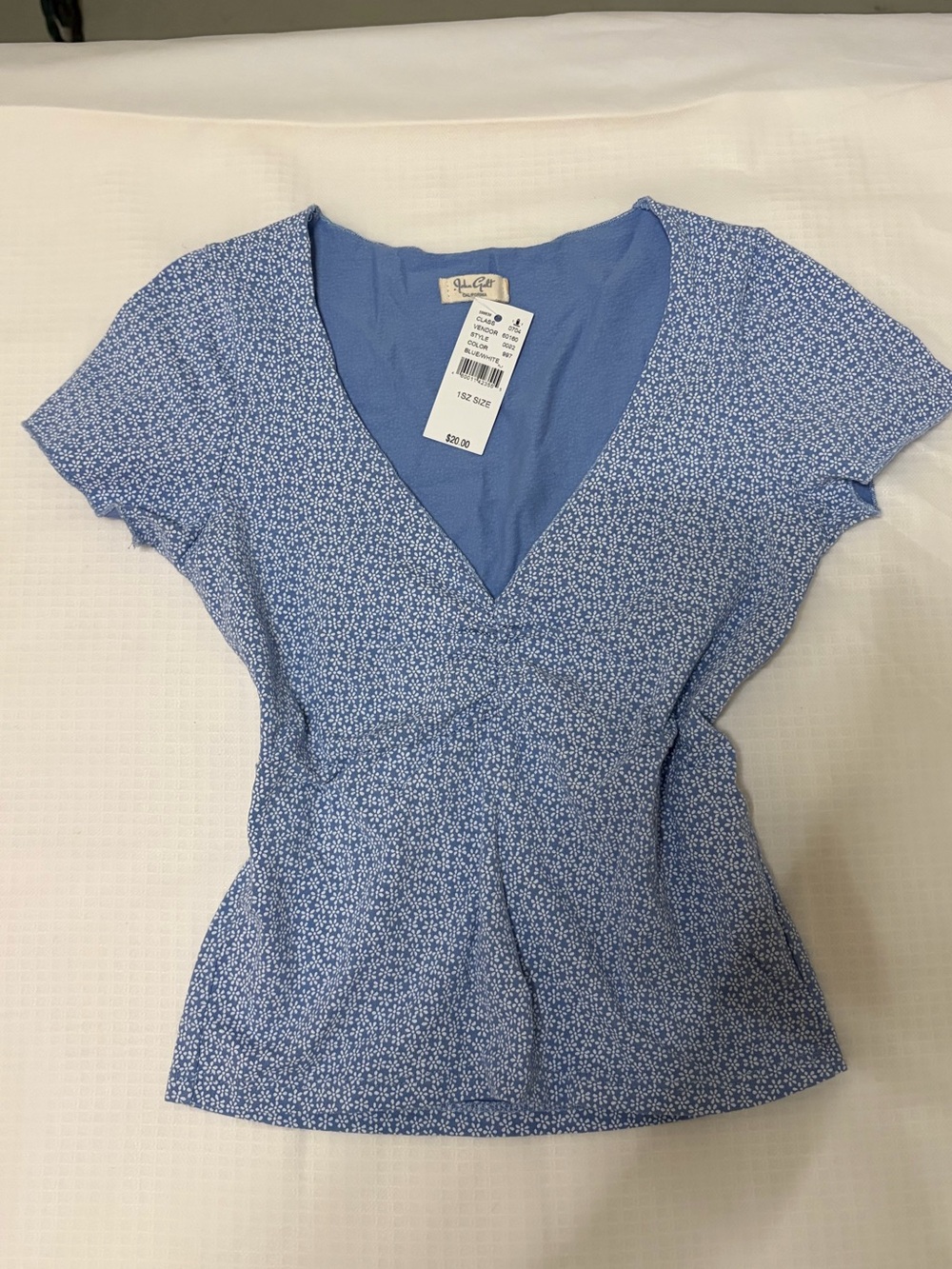 *FINAL SALE* NWT BRANDY MELVILLE Light Blue Micro Floral V-Neck Short Sleeve Top - Picture 1 of 1